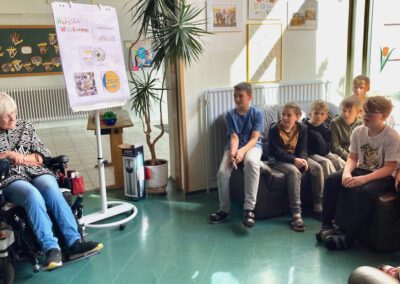 Gruppenfoto SchülerInnen der MS-Pertholz und den Mitgliedern der SHG-ANDERS beim Workshop in der MS-Bad Großpertholz