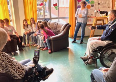 Gruppenfoto SchülerInnen der MS-Pertholz und den Mitgliedern der SHG-ANDERS beim Workshop in der MS-Bad Großpertholz