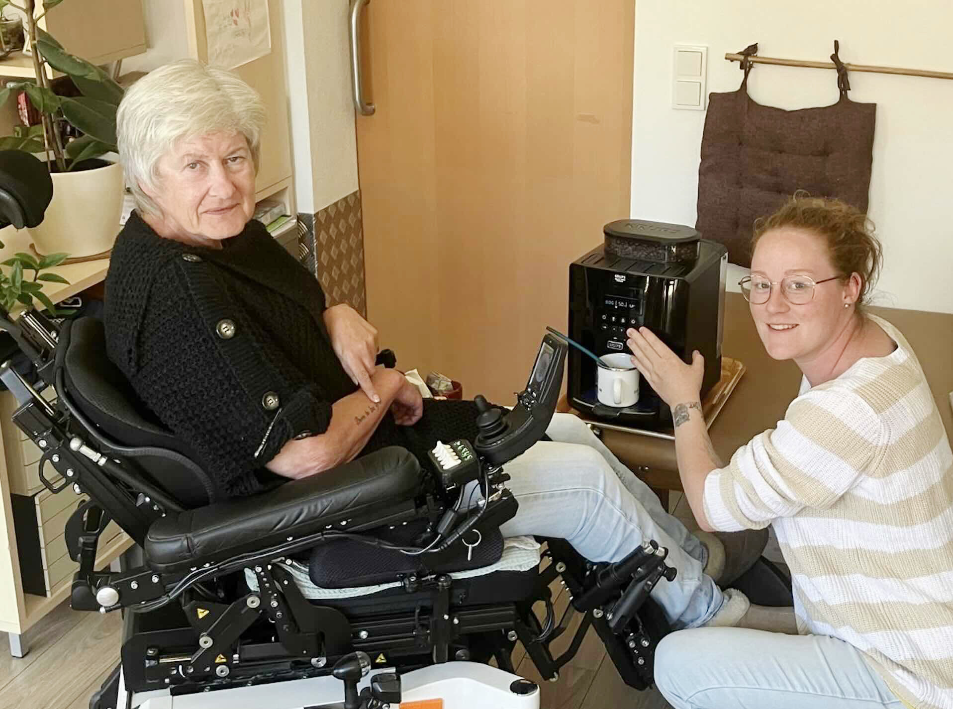 Silke Kropacek mit ihrer Persönlichen Assistentin Bianca